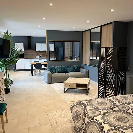 Du Pre Robert Apartment *